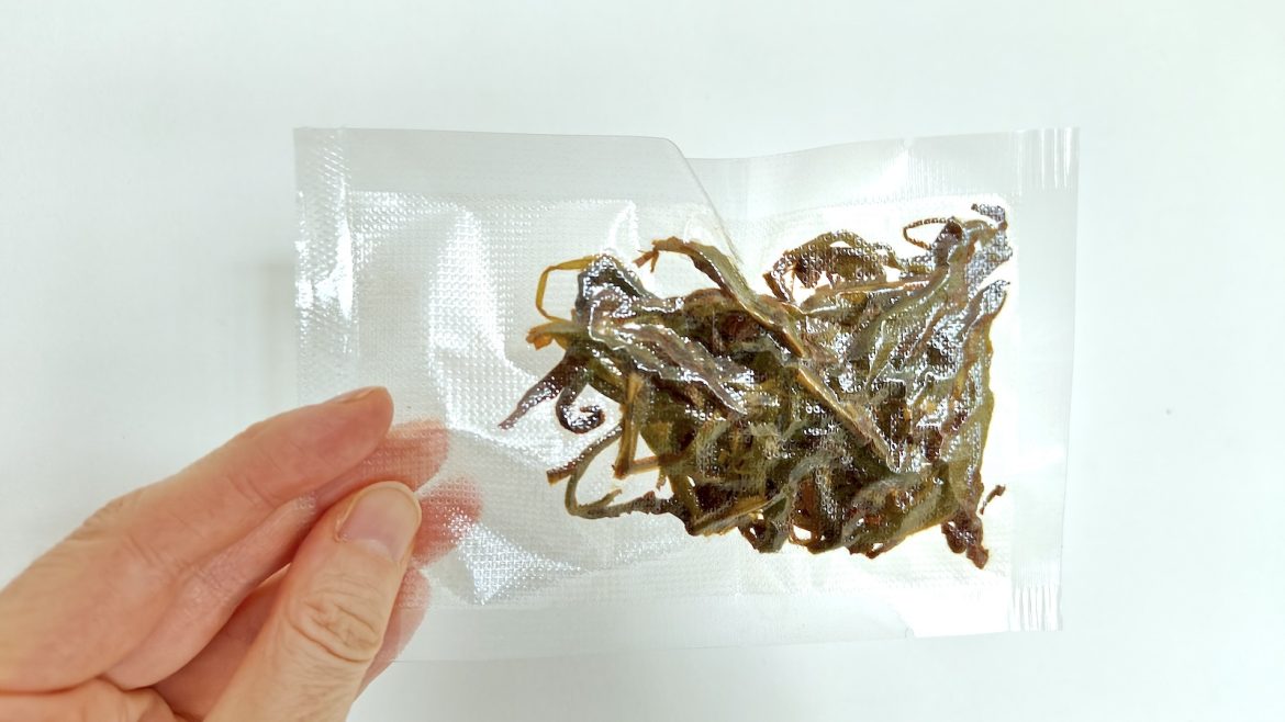 mrożone-liście-herbaty-oolong-w-torebce